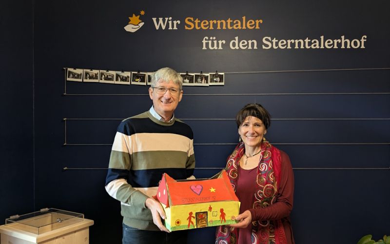 den Schüler*innen der VS Heiligenkreuz am Waasen mit Ingrid Hipp