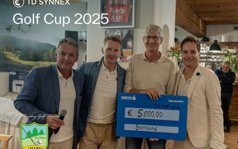 Michael Sewald, Alexander Kremer und Daniel Zenz mit Johannes Föger von TD SYNNEX