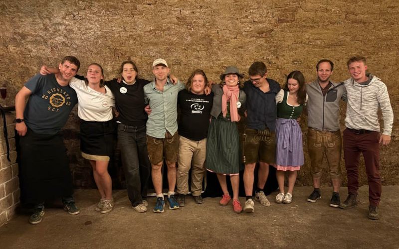 dem Tschäriti-Team