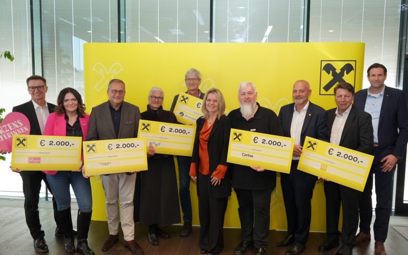 dem Vorstand der Raiffeisenlandesbank Burgenland für die Aktion „Spenden statt Geschenke“
